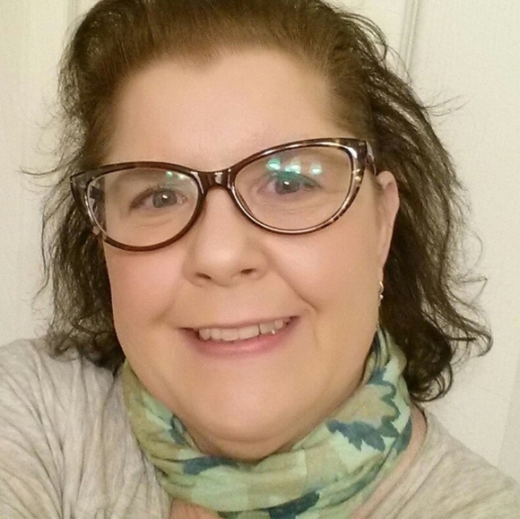 Meet your Posher, Izze - Picture 1 of 1